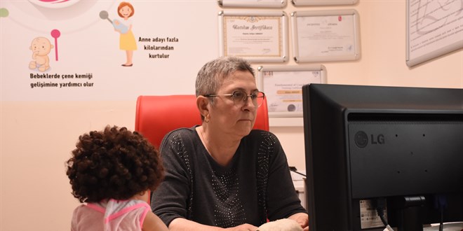 Kanseri yenen hemşire Asiye, mücadelesiyle takdir topladı