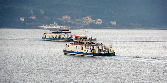 Çanakkale Boğazı'nda feribot seferleri saatsiz yapılıyor