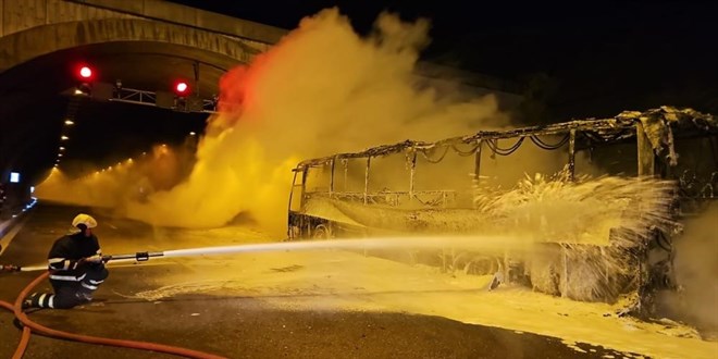 Yolcu otobüsü alevlere teslim oldu: 16 yolcu hastaneye kaldırıldı