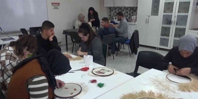 Öğrenciler üniversite özel sektör işbirliğiyle hem öğreniyor hem kazanıyor