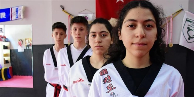 Tekvandocu ikiz çiftler yurt dışında başarılar kazanmak için çalışıyor
