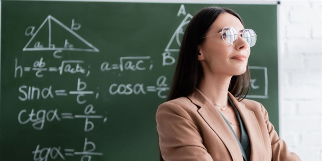 Kur'an kursundaki çocukların gönüllü matematik öğretmeni oldu