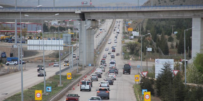 'Kilit kavşak' Kırıkkale'de dönüş yoğunluğu başladı