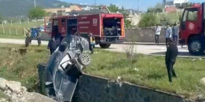 Gaziantep'te otomobil dereye uçtu: 4 yaralı