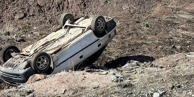 Yüksekova'da otomobil devrildi, 9 kişi yaralandı