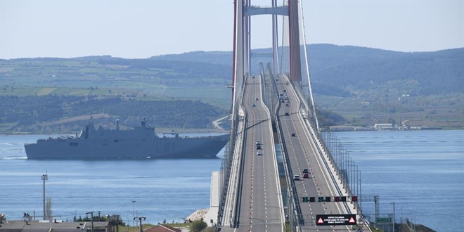 İspanya'nın amfibi hücum gemisi Çanakkale Boğazı'ndan geçti