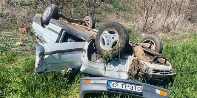 Konya'da devrilen otomobildeki 2 kii hayatn kaybetti