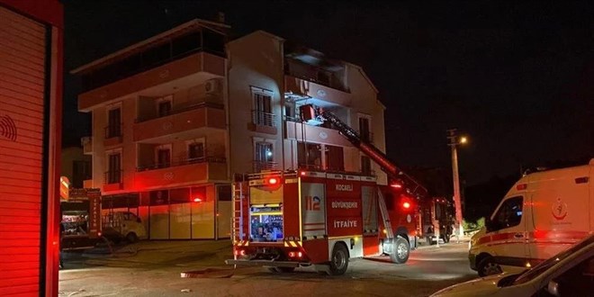 Şarjda tutulan süpürge patladı, ev sahibini itfaiye kurtardı