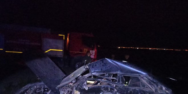 Konya'da otomobil ile kamyonetin arpt kazada 2 kii ld, 1 kii yaraland