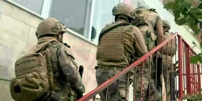 İzmir'de FETÖ operasyonu: 12 gözaltı