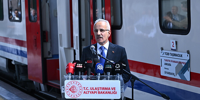 Turistik Diyarbakır Ekspresi ilk seferine uğurlandı