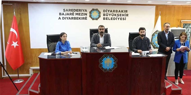 Diyarbakr Bykehir, 'bayrak kaldrld' iddialarn yalanlad