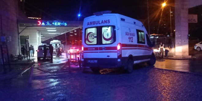 zmir'de trafik kazas: 1 kii hayatn kaybetti, 2 yaral