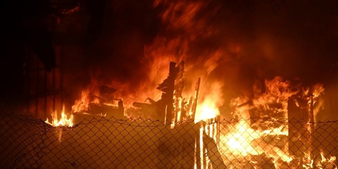 Tekstil atıklarının toplandığı depoda yangın: Memati'yi bir an olsun bırakmadı