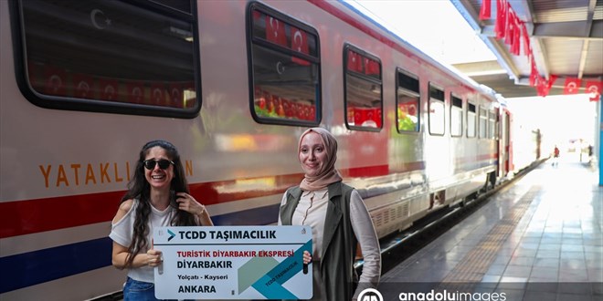 'Turistik Diyarbakır Ekspresi' Diyarbakır'dan Ankara'ya uğurlandı