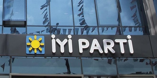 İYİ Parti'de kurultay öncesi bir istifa daha