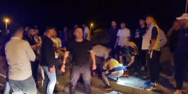 Otomobil ile çarpışan hafif ticari araçtaki çocuk öldü, 4 kişi yaralandı