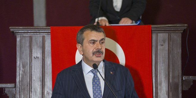 Bakan Tekin, tarihi Meclis binasında çocukların söz aldığı '2071 oturumu'nda konuştu