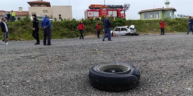 Sakarya'da otomobilin arpt kadn ld