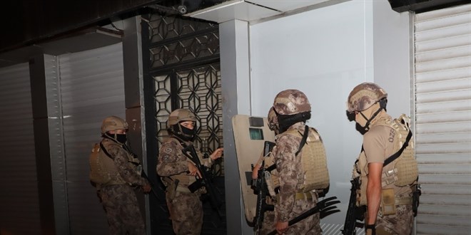 Mersin'de terör örgütü DEAŞ operasyonunda 9 şüpheli yakalandı