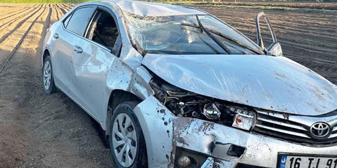 Otomobil tarlaya devrildi: 1 kişi hayatını kaybetti, 2 kişi yaralandı