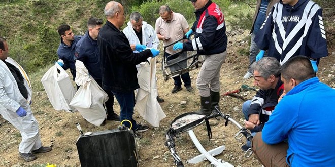 Veterineri ehit edip, Ankara'da bombal saldr yapan terristlerin paramotoru bulundu