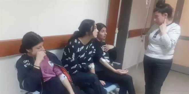 Lise pansiyonunda kalan 25 öğrenci, zehirlenerek hastanelik oldu