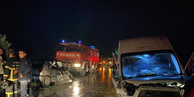 orum'da trafik kazasnda anne ve kz ld, 3 kii yaraland