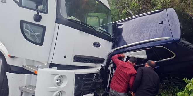 Bursa'daki trafik kazasnda 2 kii ld