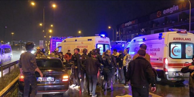 Pendik'te zincirleme kaza: 2'si ağır, 4 yaralı