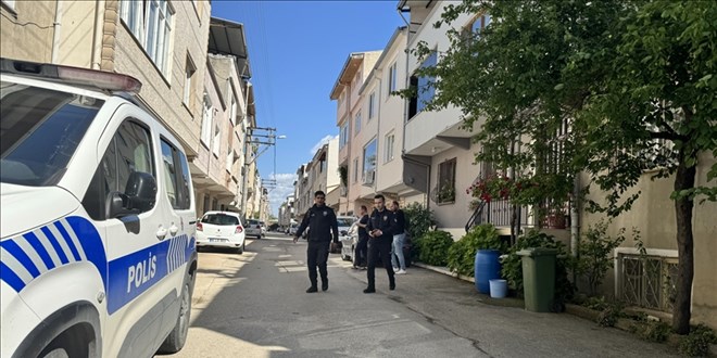 Sahipsiz köpeklerin saldırısına uğrayan 3 çocuktan 2'si yaralandı