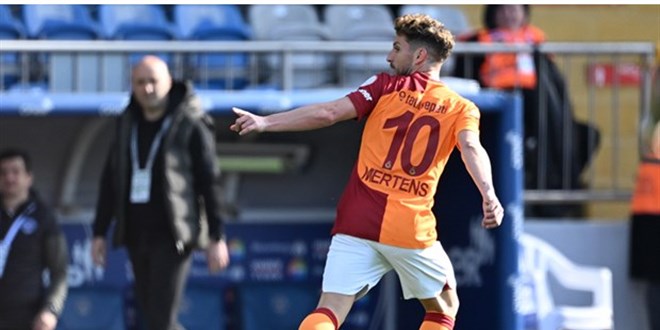 Okan Buruk'tan Mertens'in sakatlığı hakkında açıklama