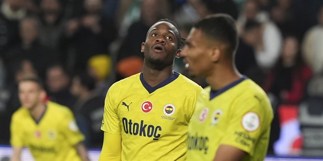 Fenerbahçe, şampiyonluk yarışında Galatasaray'ın 6 puan gerisine düştü