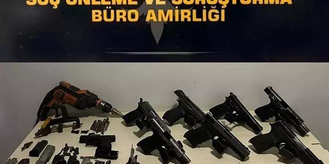 İzmir'de kaçak silah atölyesine baskın: 2'si firari 3 gözaltı