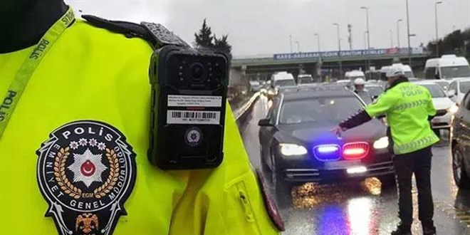 1 haftada 240 sürücüye 'çakar' cezası