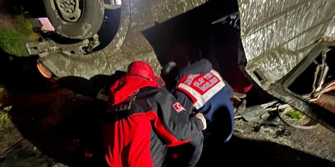 Hakkari'de minibüs takla attı: 1 ölü, 6 yaralı
