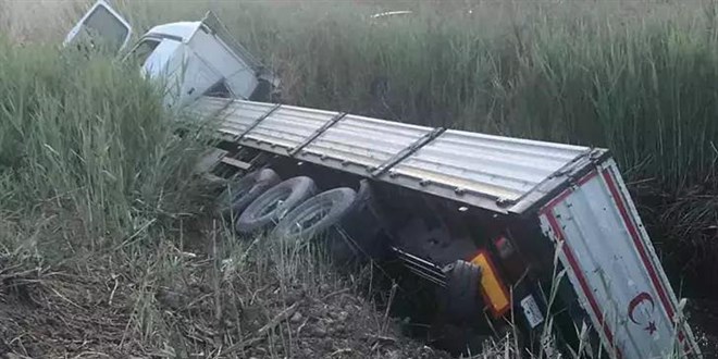 Konya'da TIR, şarampole devrildi: 1 ölü, 1 yaralı