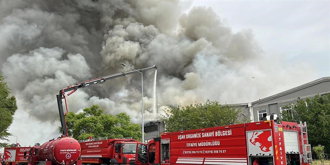 Uşak'ta fabrika yangını