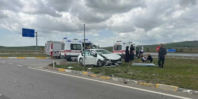 Sivas'ta kaza: 11 yaralı