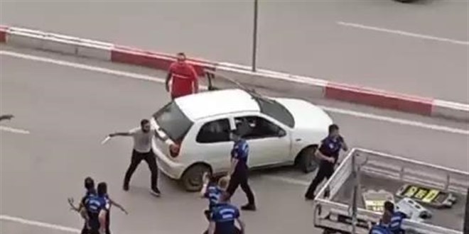 Adana'da zabıtaya bıçakla saldırı