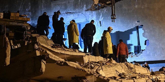 Depremde yıkılan Dündar Apartmanı'nın 2 müteahhidine hapis cezası