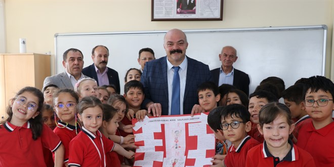 Sınıf başkanlığı vaadini tutup dünya şampiyonu güreşçiyi okuluna getirdi