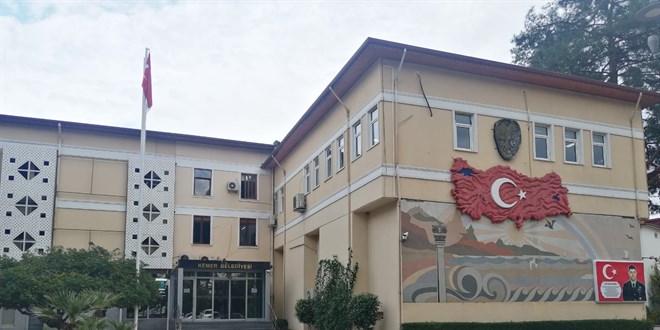 Kemer'de meclis üyesi ve belediye personeli rüşvetten tutuklandı