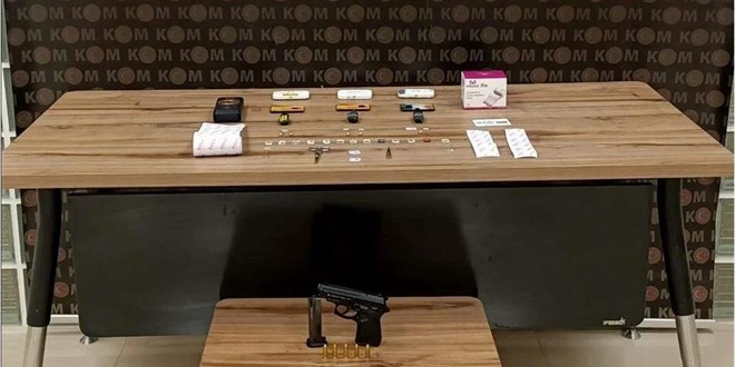 Ehliyet sınavında özel düzenekle kopya: 3 kişi tutuklandı