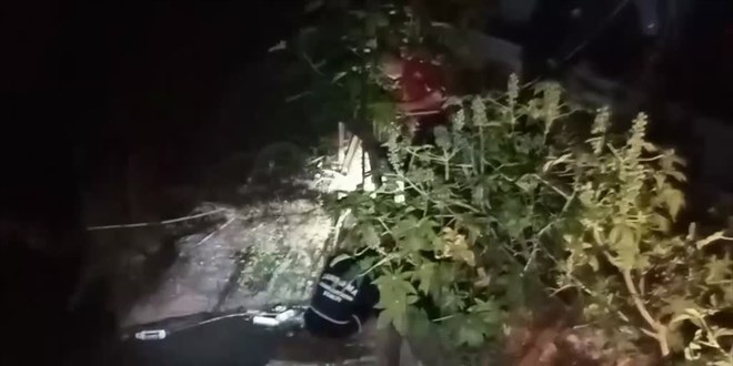 Antalya'da dereye düşen otomobildeki kayıp 2 kişiden birinin cesedi bulundu