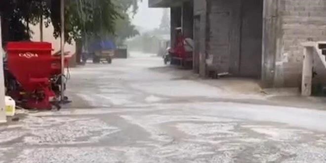 Ceyhan'da dolu tarım arazilerini vurdu