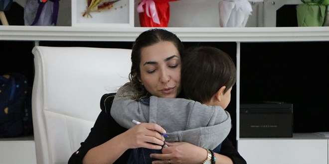 İl Müdürü, kendisine 'anne' diyen minik Şerif'e koruyucu aile oldu