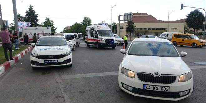 Malatya'daki trafik kazasında 2 polis memuru yaralandı
