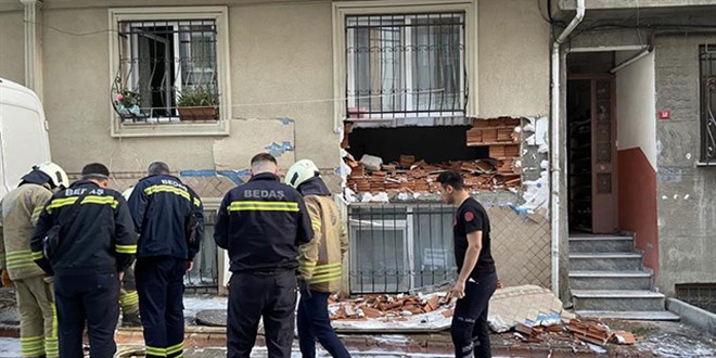 İstanbul'da rögar patlaması: Dairenin duvarı yıkıldı