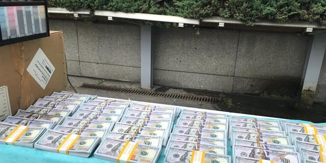 Piyasaya süreceklerdi: 1,5 milyon sahte dolarla yakalandılar